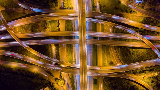4K Hyper lapse:高速公路立交交通-高速公路或高速公路路口鸟瞰图视频素材
