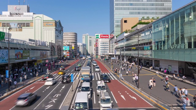 4K时光流逝:日本东京新宿地区交通拥挤。缩小照片视频素材