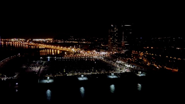 夜光下的巴塞罗那鸟瞰图视频素材