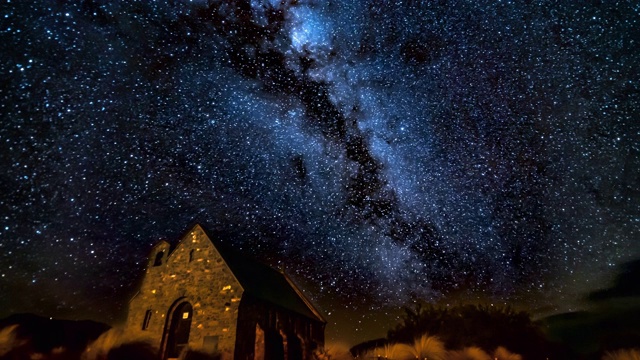 牧羊教堂上空的夜星视频素材