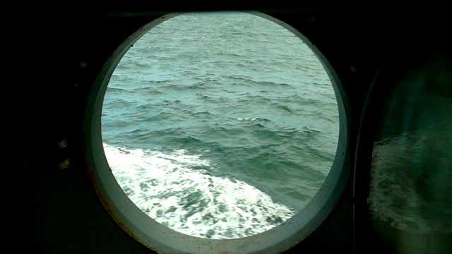 通过舷窗的海浪(慢镜头)视频下载