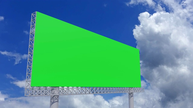 4k镜头，空广告牌，绿屏幕，延时云和蓝天。广告广告牌的概念。视频素材