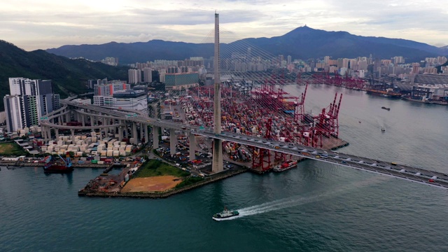 傍晚鸟瞰香港葵青货柜码头及昂船洲大桥视频素材