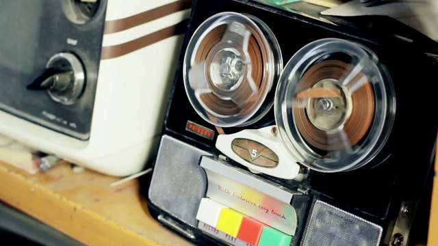 一个小的复古到磁带录音机。视频下载