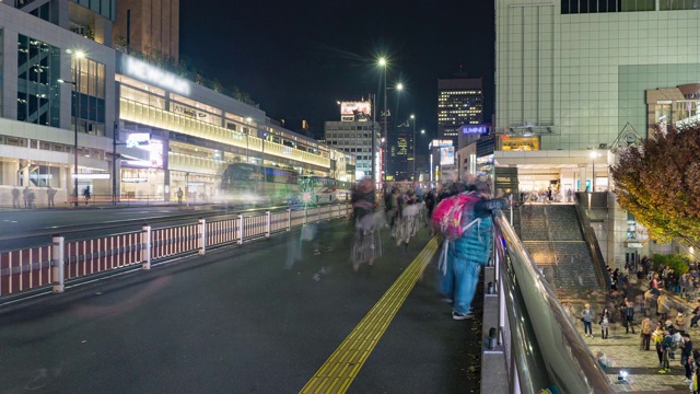 4K缩小延时:日本东京新宿区的交通状况视频素材