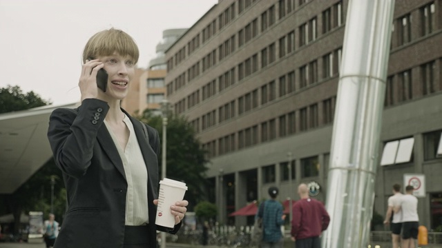 德国柏林通勤的女商人视频素材