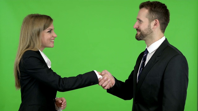 男性和女性的商业专业人士握手在色度键视频素材