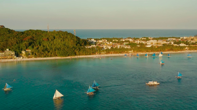 热带海滩和帆船，长滩，菲律宾视频下载