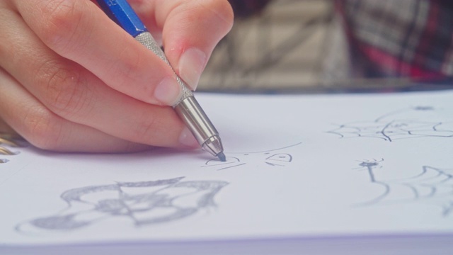 特写视频的十几岁的女孩的手，用机械铅笔画画。视频下载
