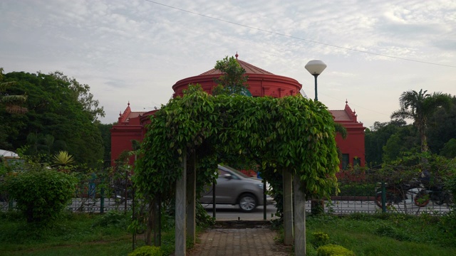 班加罗尔城市公园著名图书馆入口慢镜头花园全景4k印度视频素材