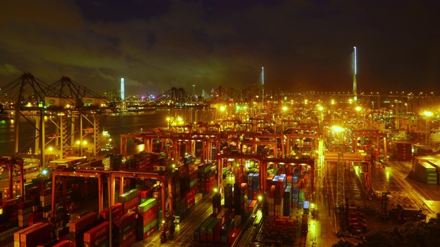 商业集装箱港口从白天到夜晚的时间推移视频素材