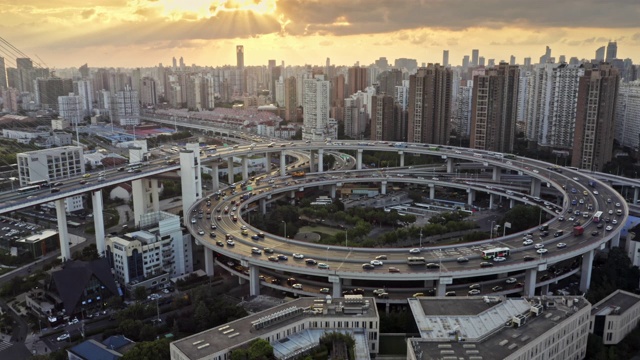 时间流逝，上海南浦大桥上的交通视频素材