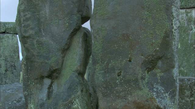 英国索尔兹伯里平原上的巨石阵由巨大的石头组成。视频素材
