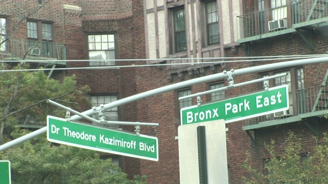 西奥多·卡兹米罗夫医生在布朗克斯公园东路的公寓楼附近。视频下载