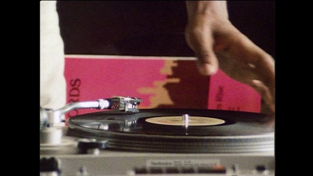 DJ手抓记录CU交替盘;1984视频素材