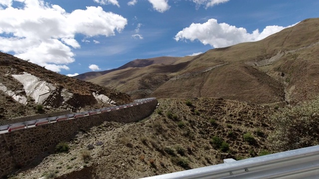 中国西藏拉萨-日喀则公路视频下载