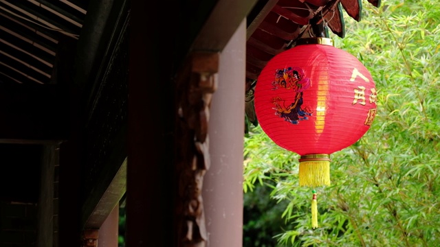 中国传统的中秋节纸灯笼。户外挂纸灯笼。视频购买