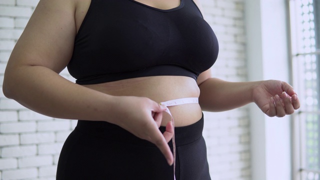 体型大的女人测量肚子视频下载