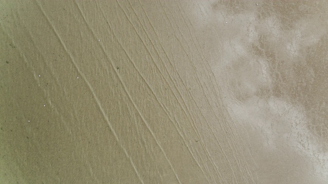 莫克姆湾的小波-无人机射击视频下载