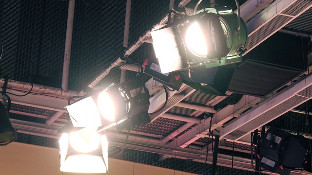 电视演播室灯光。视频素材