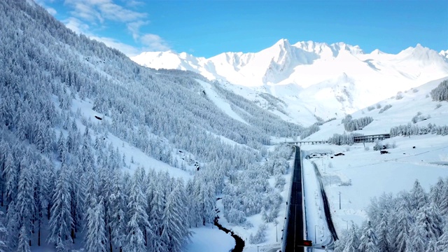 阿尔卑斯山被雪覆盖着视频素材