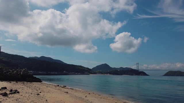 俯瞰大岛湾、爱媛县和黑岛海峡大桥视频下载