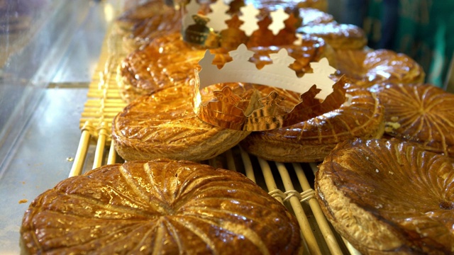 4K，街头市场卖着著名的烤面包片。传统松饼视频下载