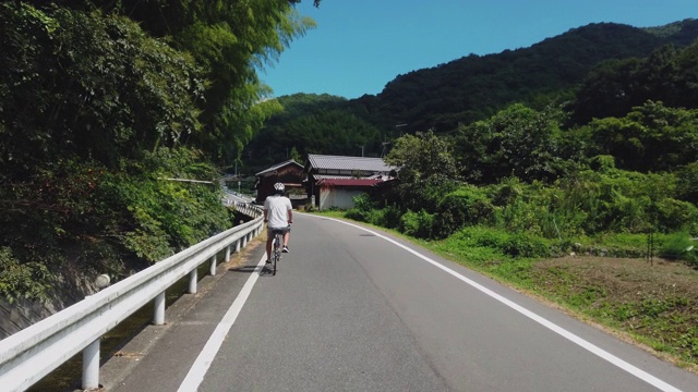 在日本岛见海道自行车道骑车视频下载