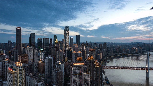 T/L WS HA城市中心摩天大楼过渡高架景观/重庆，中国视频下载