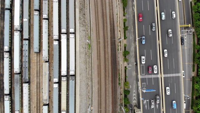 无人机视角下的火车站(实时)视频素材
