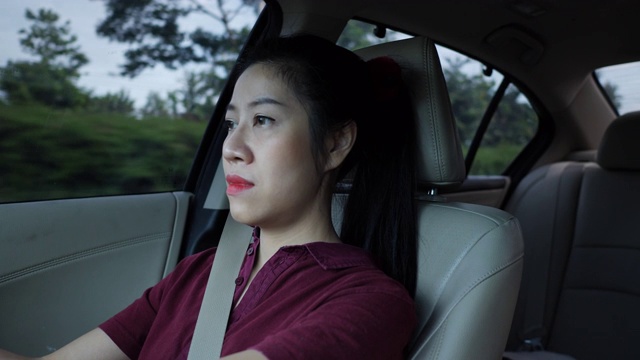女人驾驶汽车视频素材