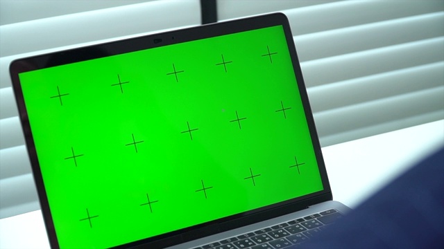 使用绿色屏幕的笔记本电脑视频下载