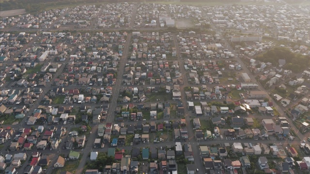 城市日落时的鸟瞰图视频素材