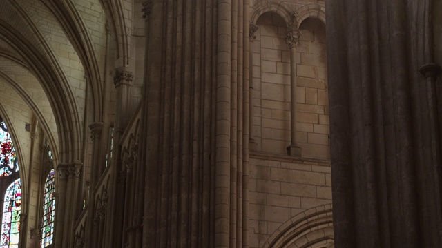 欧塞尔大教堂的中殿和后殿视频素材