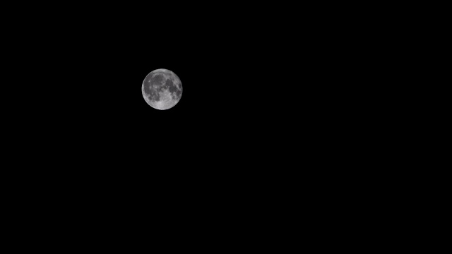 月亮在夜空中移动视频素材