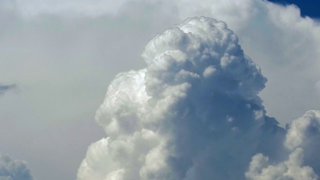 积雨云的形成视频素材