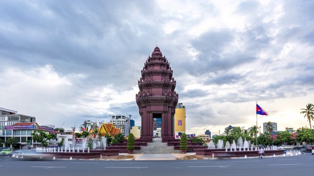 4K超高清延时:柬埔寨金边独立纪念碑。视频下载
