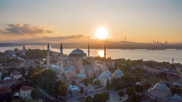 T/L Sunrise无人机拍摄的伊斯坦布尔圣索菲亚大教堂视频视频素材