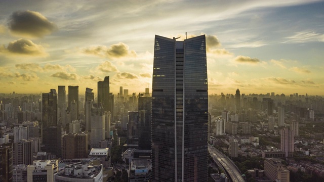 4k无人机延时镜头:上海上空壮丽的日出视频下载