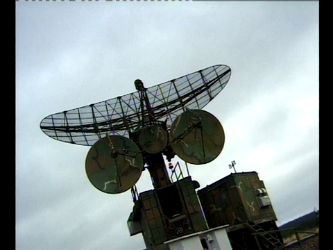 雷达设备扫描天空。视频下载