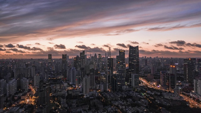 4k无人机延时镜头:上海上空壮丽的日出视频素材