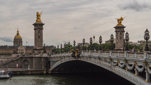 4k时间圈:亚历山大三世桥，巴黎，法国视频素材