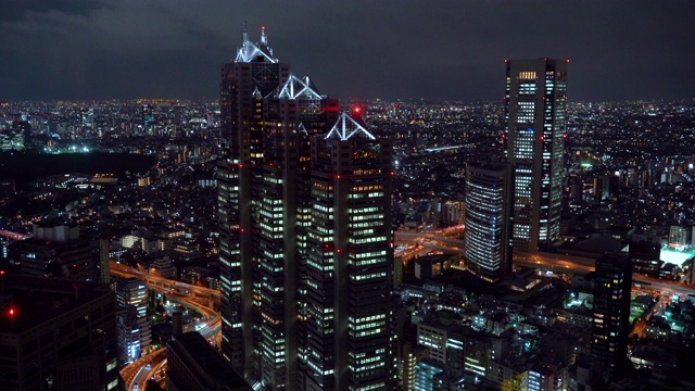 东京市内夜景，配凯悦塔，鸟瞰图视频素材