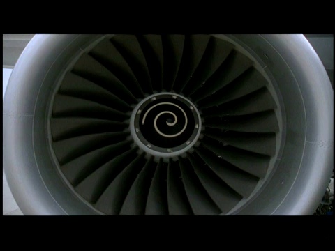当涡扇发动机为飞机提供动力时，旋翼和定子也随之转动。视频下载