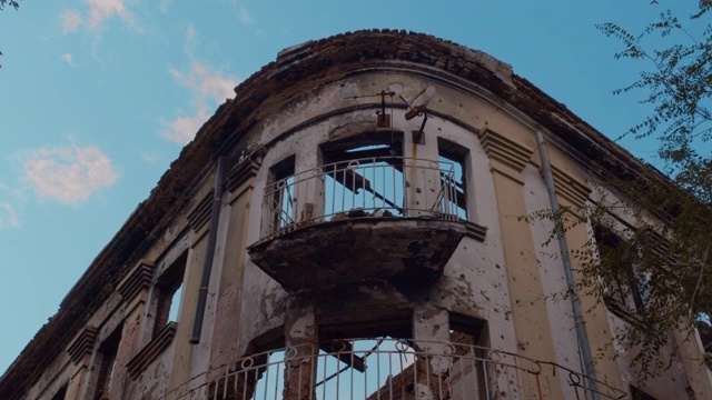 战后被毁的建筑物。近距离视频素材