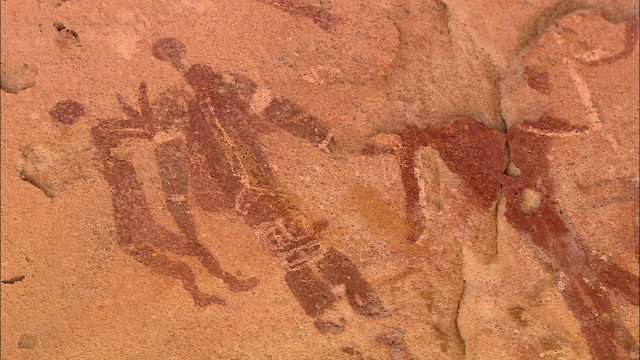 古代洞穴艺术描绘了人类。视频素材
