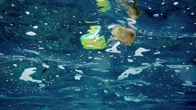 从海洋水下塑料污染的角度来看视频下载
