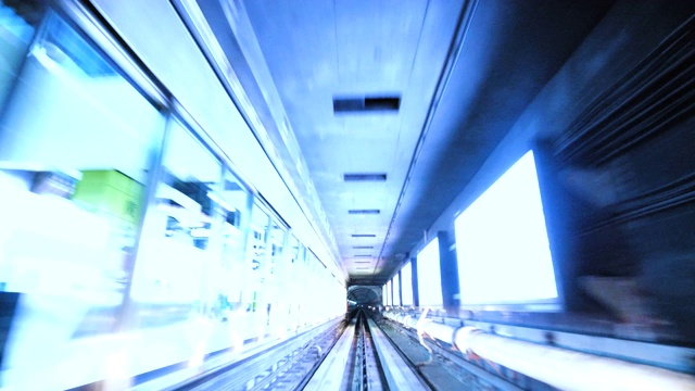 火车正穿过隧道视频素材