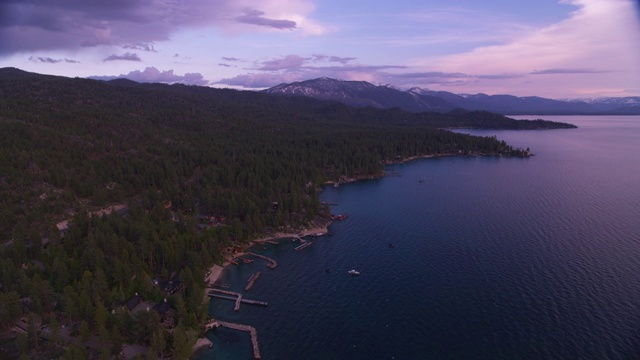 塔霍湖日落时的鸟瞰图。视频素材
