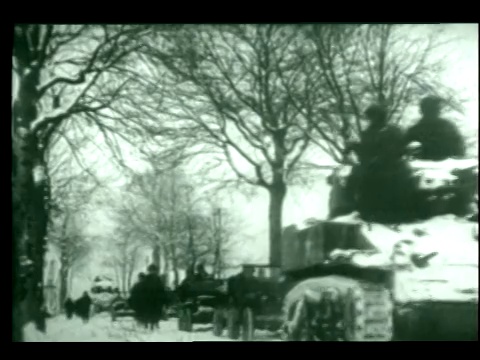 101空降部队抵达积雪的巴斯托涅，准备进攻。视频素材